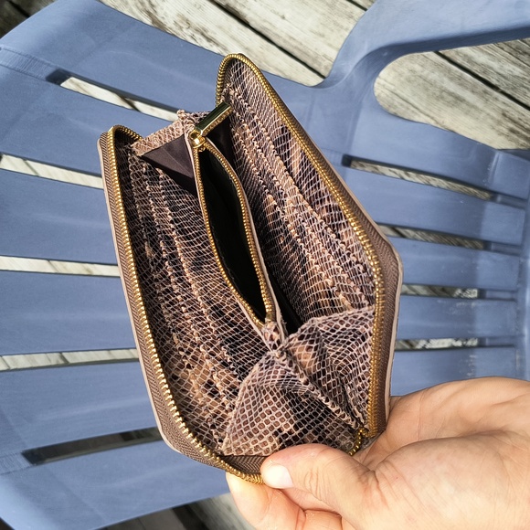 Tory Burch Wallet Leather Snake Print Continental Zip Gold Logos Pulls 8"x4"Rare - Picture 7 of 10